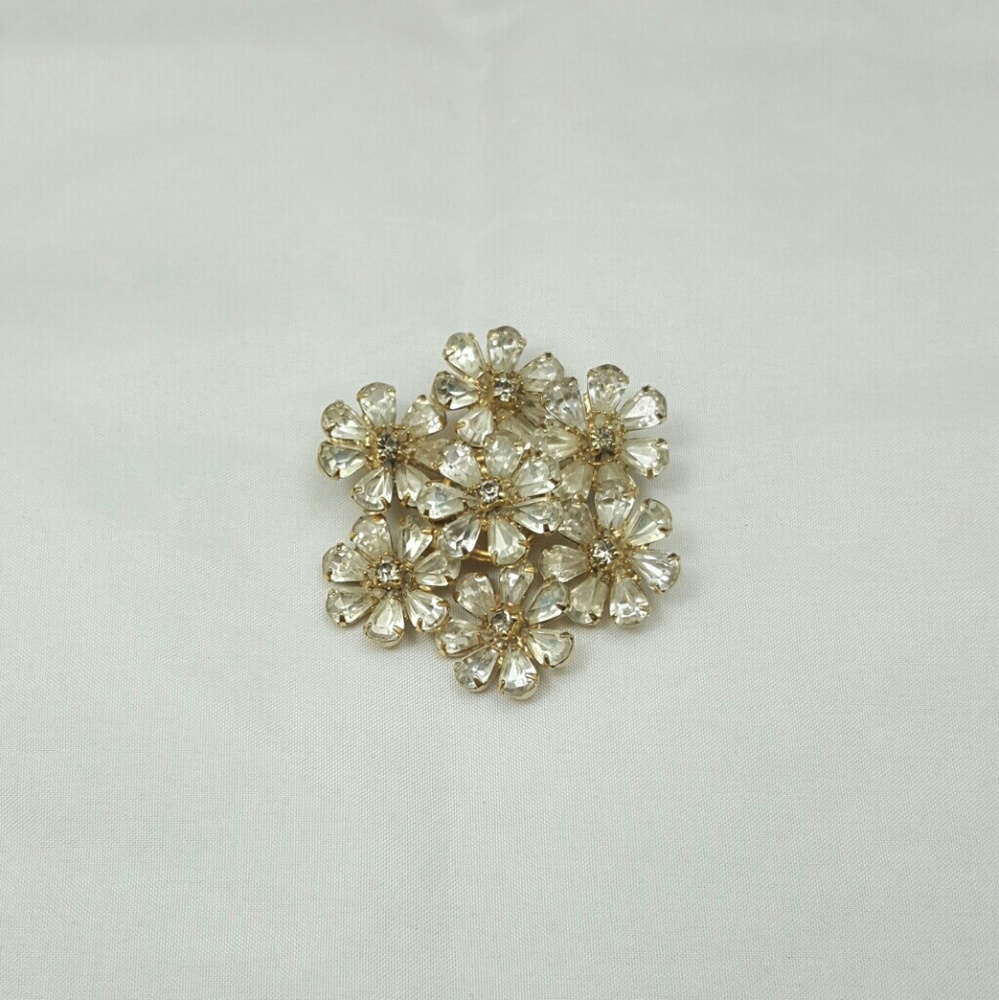 Vintage Layered Flowers Brooch Pin with Clear Crys - Picture 3 of 8